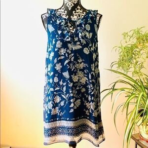 𝅺New blue floral max studio dress, size S